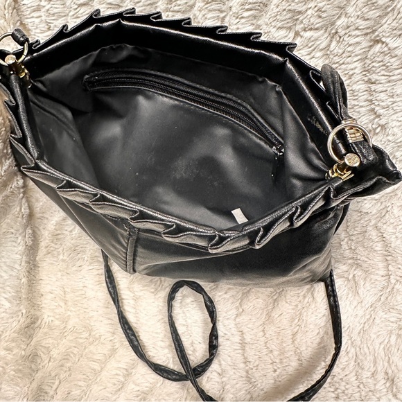 Vintage Chic Black Leather Clutch with strap, Metal inside makes diamond opening - Picture 5 of 8